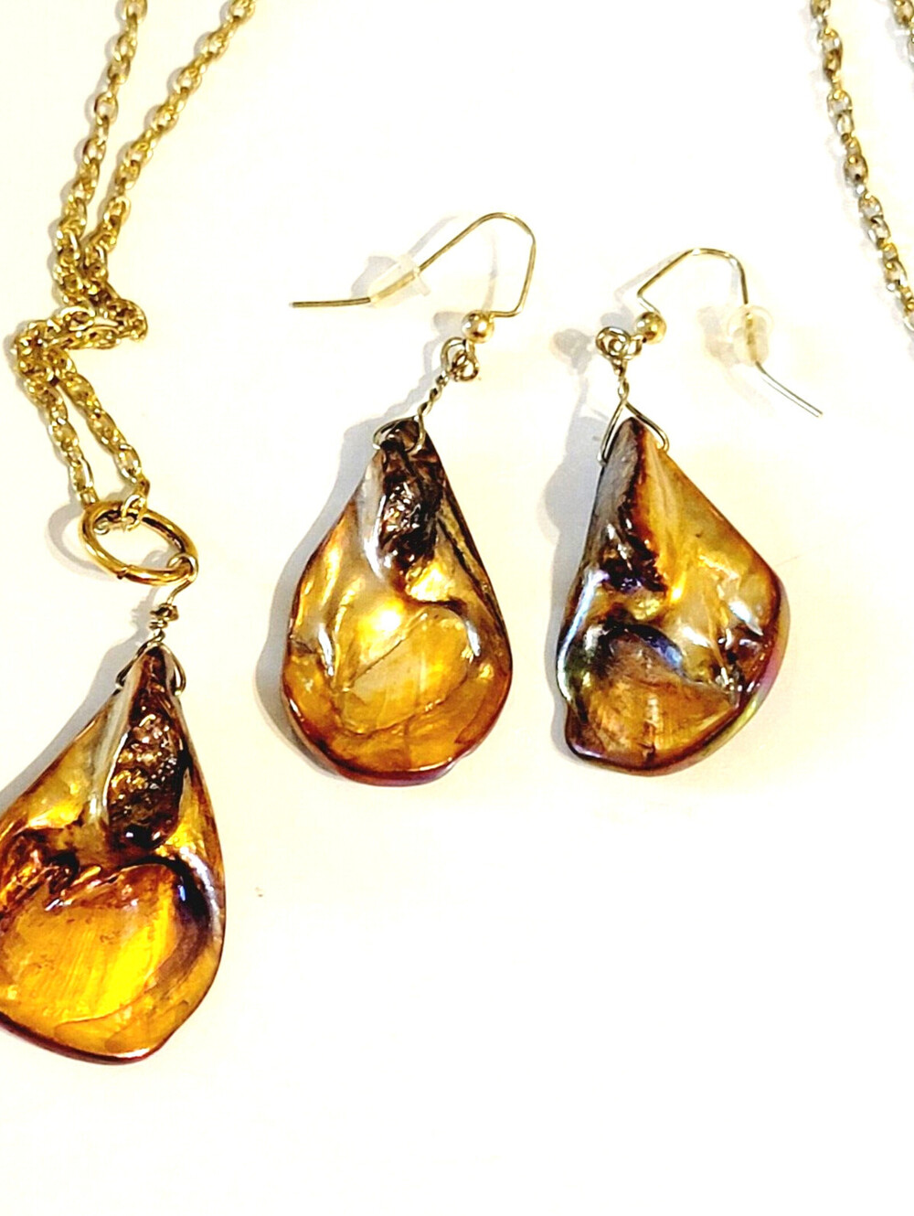 Shell Necklace & Pierced Earrings Jewelry Set Bronze Color Long Gold-tone js-